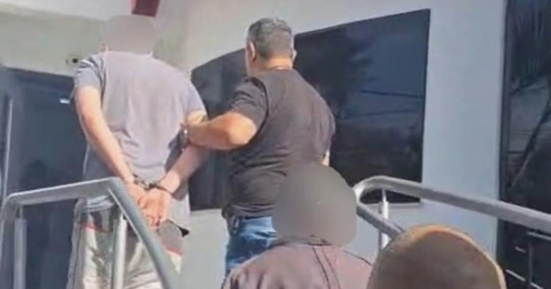 Polisler eve girdi, karşılaştıkları manzara kan dondurdu! Yıllarca kilitlenmiş, konuşmayı bile bilmiyor 2