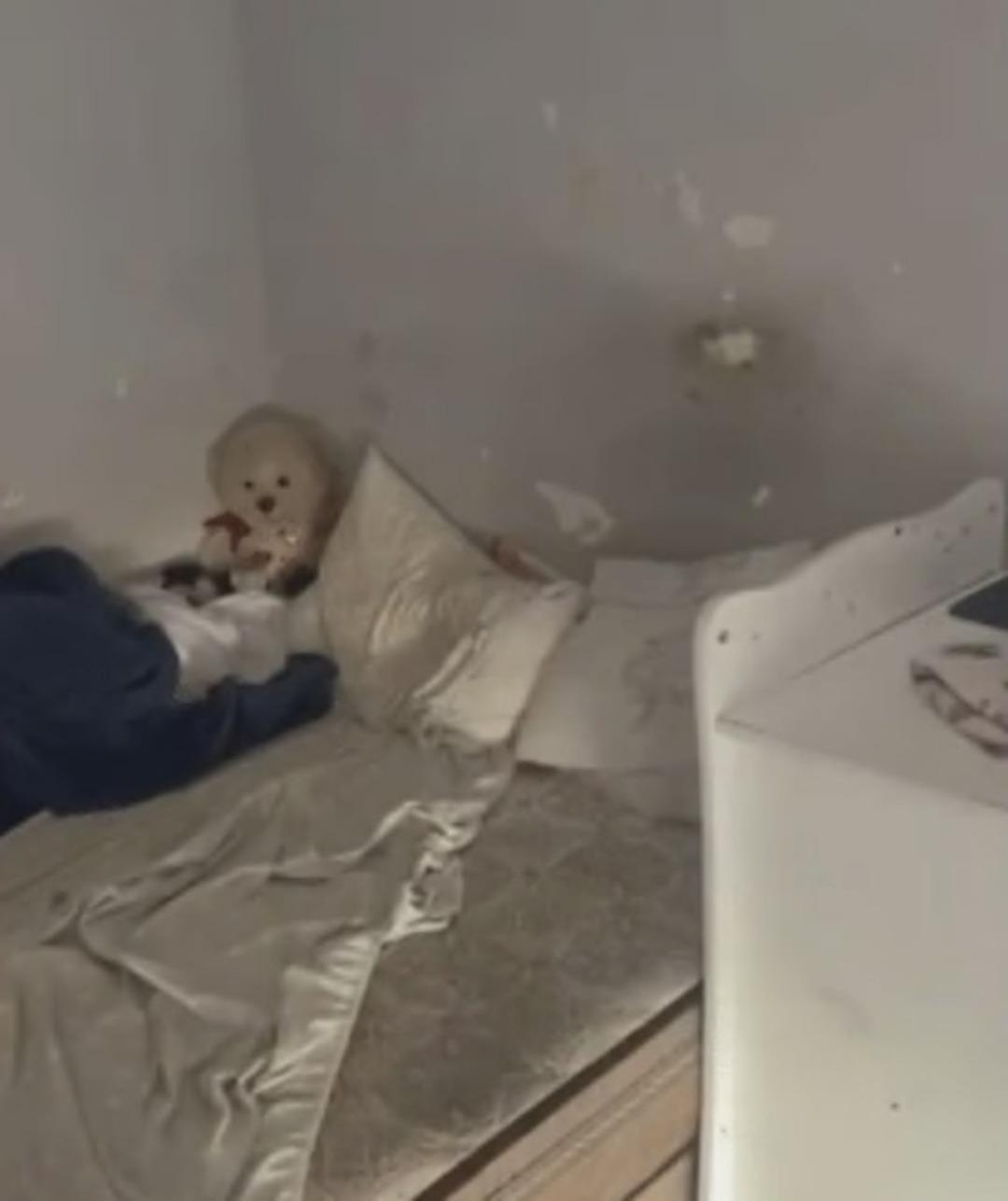 Polisler eve girdi, karşılaştıkları manzara kan dondurdu! Yıllarca kilitlenmiş, konuşmayı bile bilmiyor 1