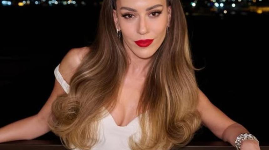Sinem Kobal tatil pozlarını peşe peşe paylaştı! Beğeni yağdı
