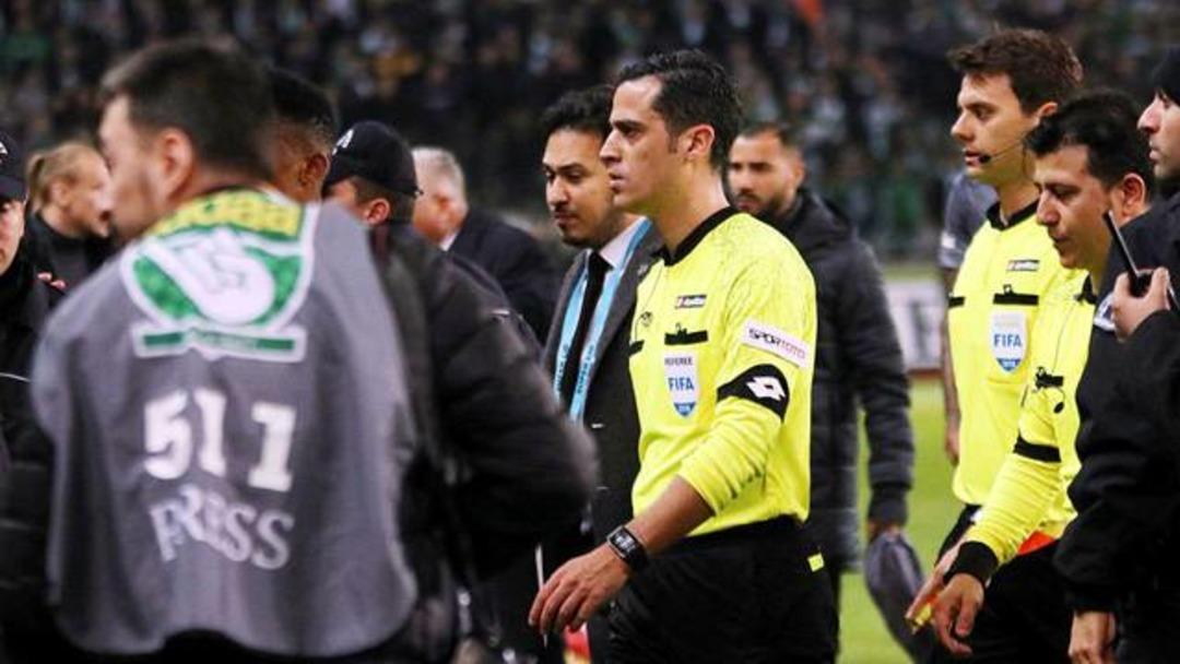 Konyaspor-Beşiktaş ma&ccedil;ının hakemi Alper Ulusoy sosyal medyayı salladı