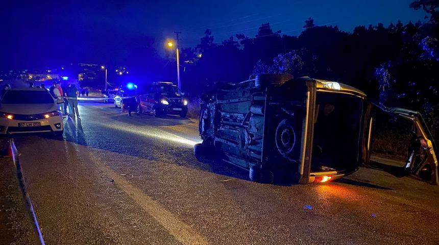 Balıkesir'de elektrik direğine çarpan otomobildeki uzman çavuş hayatını kaybetti, 1 kişi ağır yaralandı