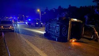 Balıkesir'de elektrik direğine çarpan otomobildeki uzman çavuş hayatını kaybetti, 1 kişi ağır yaralandı
