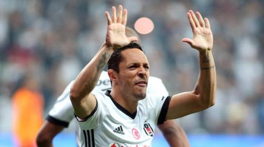 Beşiktaş'tan Adriano i&ccedil;in 32 milyona ret!