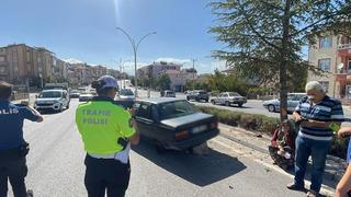 Karaman’da karşı şeride geçen otomobilin tekeri koptu