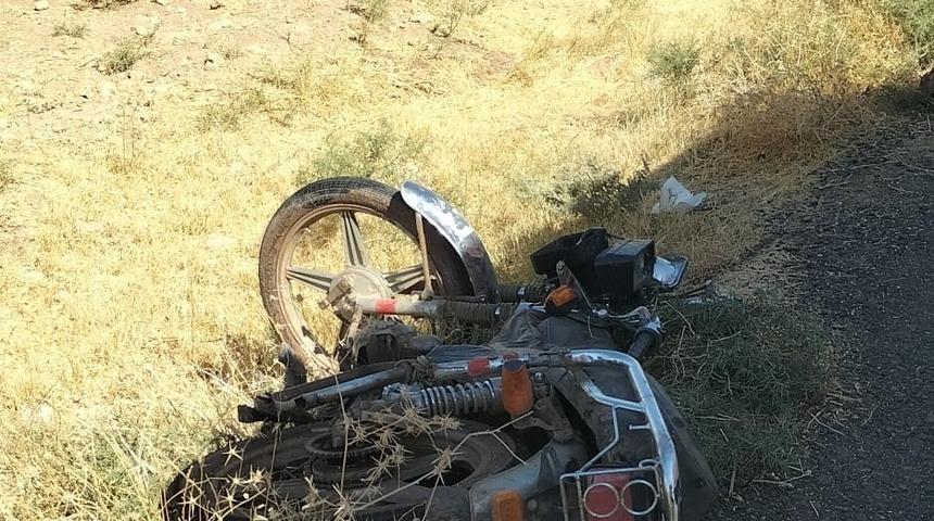 Mardin'de motosiklet ile hafif ticari araç çarpıştı, 4 kişi yaralandı
