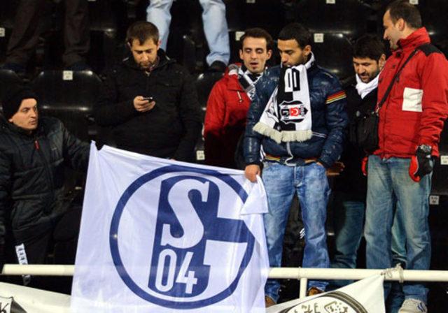 bjk-schalke-bayrak.jpg