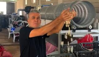 Eğitimini bitirip üretmek için ilçeye döndü, tesis kurdu