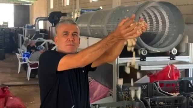 Eğitimini bitirip üretmek için ilçeye döndü, tesis kurdu