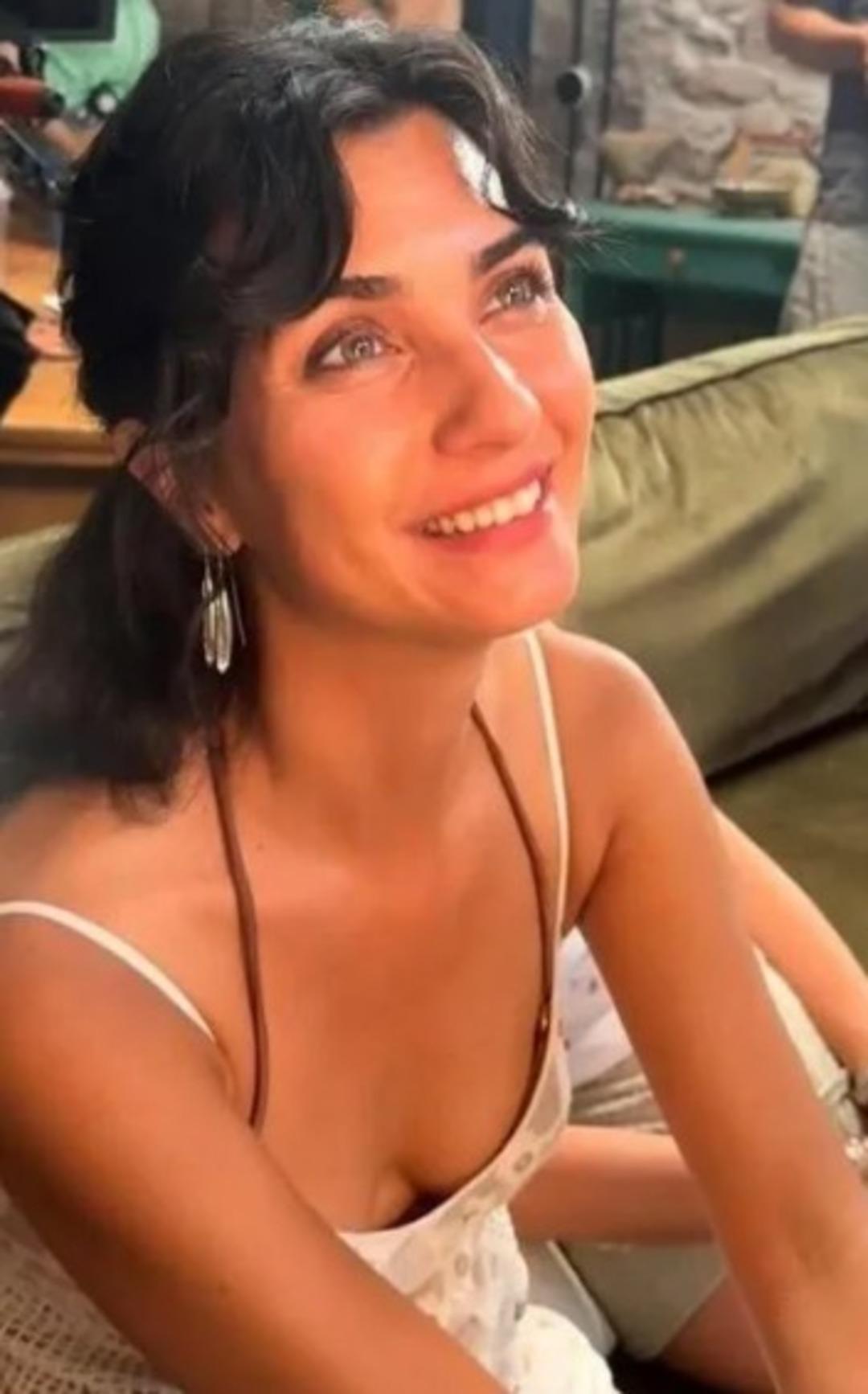 Adı rol arkadaşı Şükrü Özyıldız ile aşk dedikodularına karıştı! Tuba Büyüküstün den açıklama gecikmedi 2