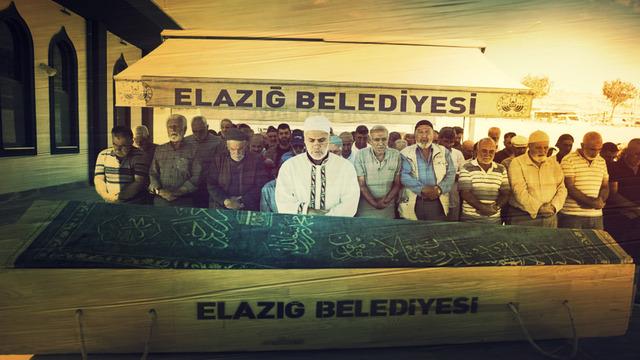 Yarım saat arayla 2 otomobil çarptı! 94 yaşındaki adam hayatını kaybetti