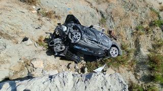 Antalya'da devrilen otomobildeki 1 kişi hayatını kaybetti, 1 kişi ağır yaralandı