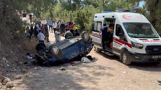 Düğün yemeğine giderken 30 metrelik şarampole yuvarlandılar