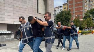 Baba oğul ambulans kovalamışlardır! Ters kelepçeyle adliyeye sevk edildiler