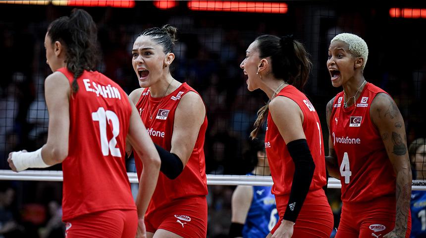 Nefesler tutuldu! Filenin Sultanları İtalya karşısında