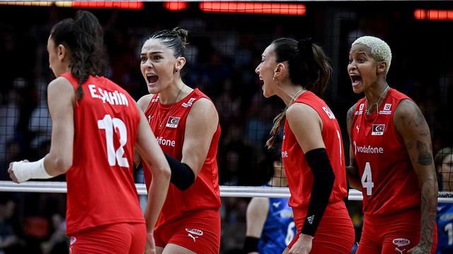 Nefesler tutuldu! Filenin Sultanları İtalya karşısında