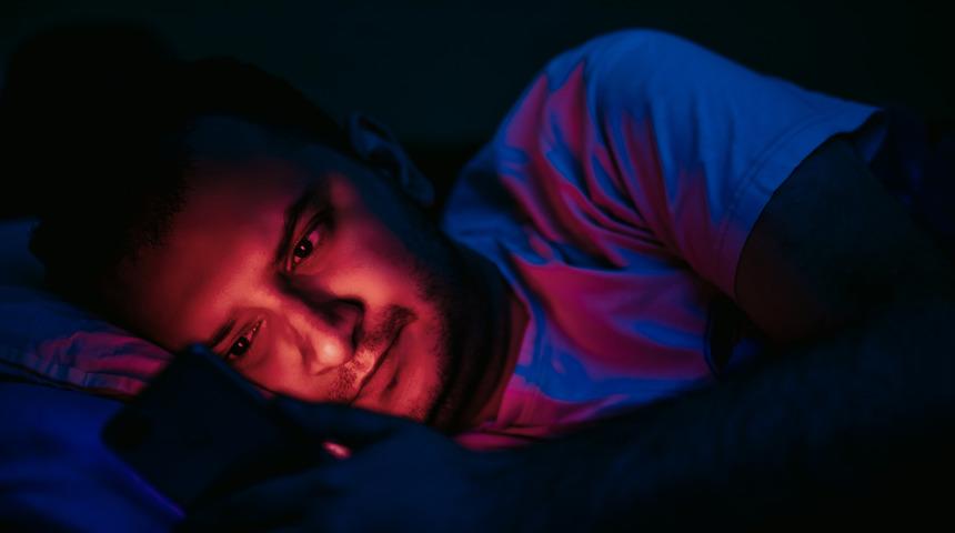 Dijital alışkanlıklar uyku düzenini bozar mı? Uyku düzenini bozan dijital alışkanlıklar ve çözüm yolları