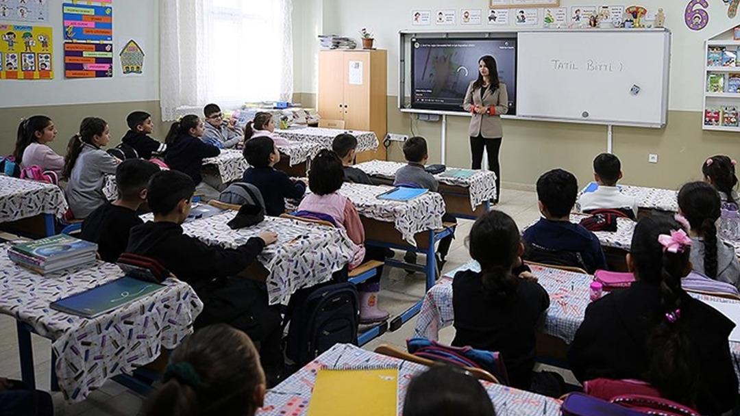 Son gün telaşı! Tatil bitti, ilk ders zili yarın çalacak: "Tüm ilkokul öğrencilerine fidan dağıtılacak" 1