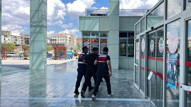 Durduramadığı aracın arkasından ateş edip sürücüyü vurdu!