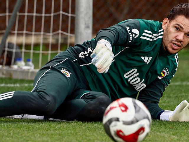 Fenerbahçe yeni transferine kavuştu! Ederson, formayı giydi, sahaya indi