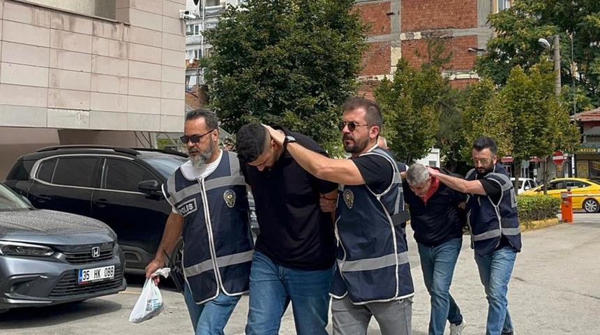 Eskişehir'de ambulans görevlilerini tehdit ettikleri öne sürülen baba oğul tutuklandı