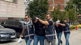 Eskişehir'de ambulans görevlilerini tehdit ettikleri öne sürülen baba oğul tutuklandı