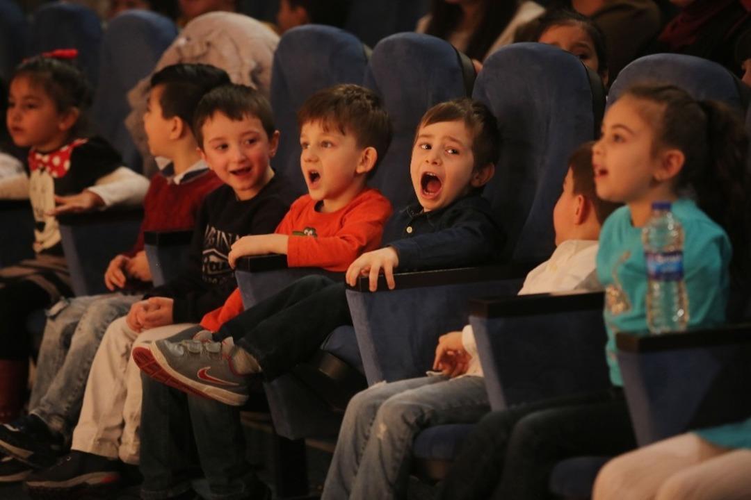 Yenimahalleli minikler, Angry Birds ile trafikte