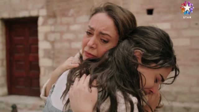 Çarpıntı dizisi oyuncuları ilk bölümden gündem oldu! Sibel Taşçıoğlu ve Lizge Cömert sosyal medyayı salladı