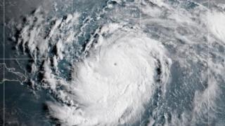 Kiko kasırgası Hawaii'yi teğet geçiyor: Tehlike azaldı, alarm durumu devam ediyor