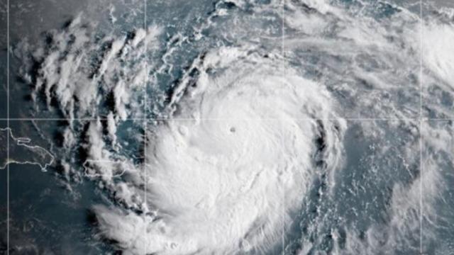 Kiko kasırgası Hawaii'yi teğet geçiyor: Tehlike azaldı, alarm durumu devam ediyor