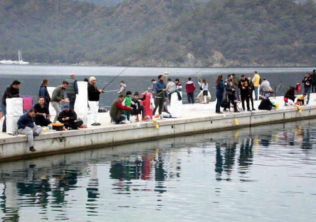 Göcek'te oltayla balık tutma yarışması