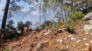 Antalya'da korkutan yangın! Yoğun müdahaleyle kontrol altına alındı