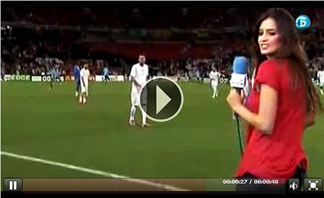 Seksi sunucuya  top lu taciz (Video) 1