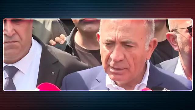  Gürsel Tekin'den Halk TV'ye tepki: 'Ne oldu da Gürsel Tekin'in 300 evi var diyerek haber yapıyorsunuz'