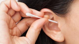 Kulak pamuğu masum değil: İşitme kaybına neden olabilir! Kulak çubuğu kullananlar dikkat!