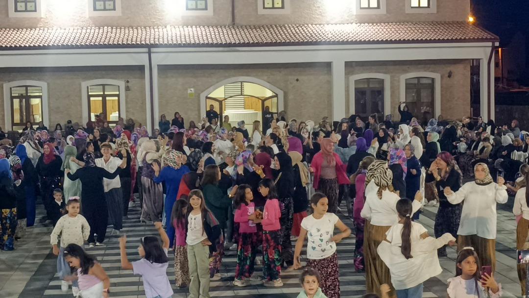 Bilecik’te 1.500 kadınla ilk ‘şalvar gecesi’: Geleneksel kültür coşkuyla yaşatıldı 1