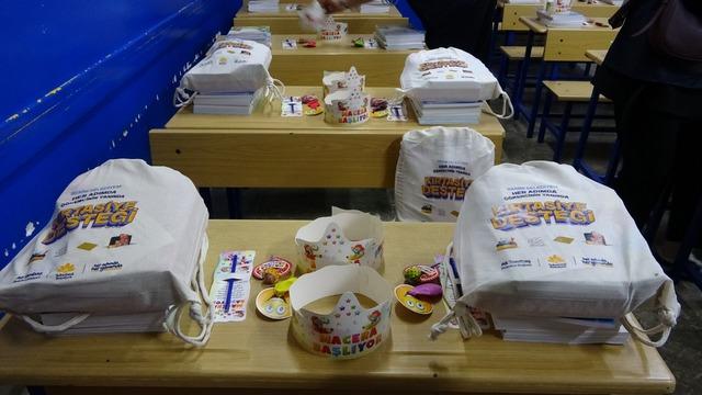 Sultanbeyli genelindeki okullarda 9 bin öğrenciye kırtasiye desteği dağıtıldı