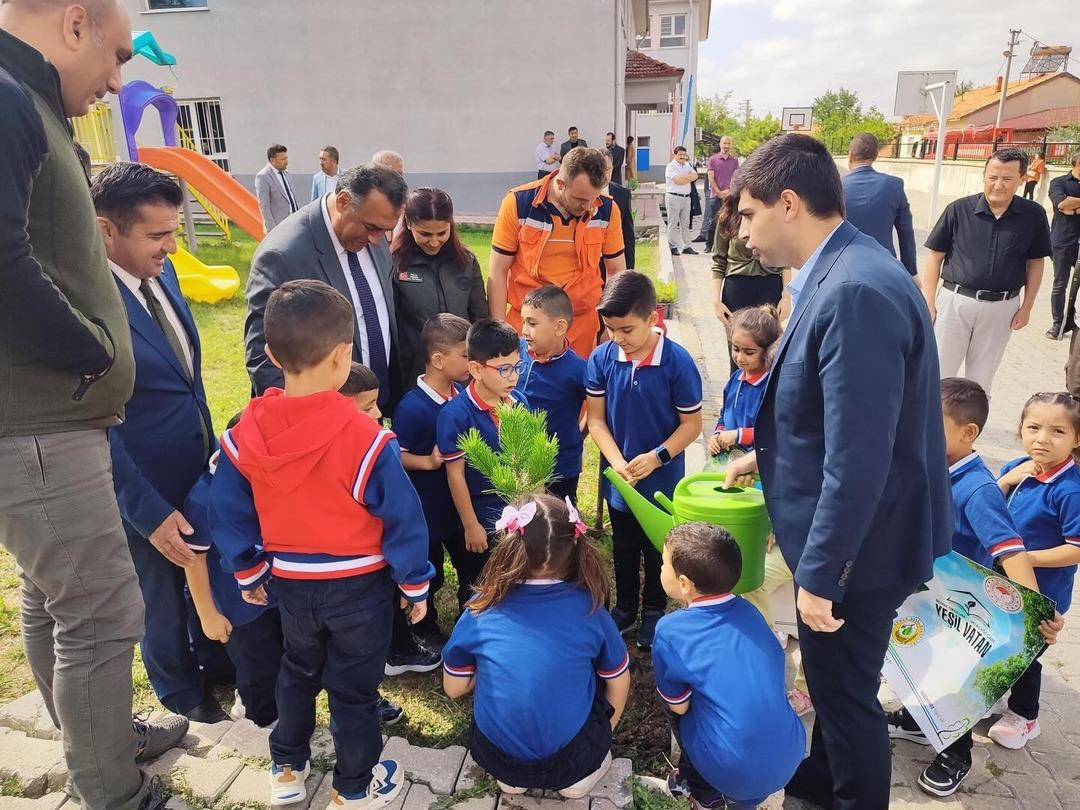 Altıntaş’ta yeni eğitim öğretim yılı doğa sevgisiyle başladı 1