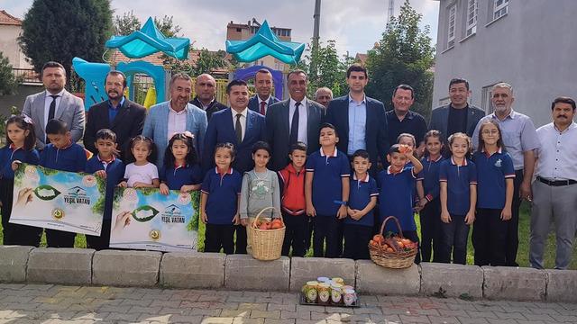 Altıntaş’ta yeni eğitim öğretim yılı doğa sevgisiyle başladı