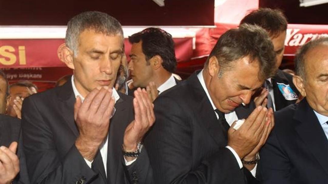 Fikret Orman babasının cenazesinde h&uuml;ng&uuml;r h&uuml;ng&uuml;r ağladı