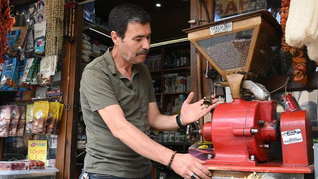 Eskişehir’de yarım asırlık gelenek: Kahvecilerin 'koyun çanı' sesiyle müşteri daveti...