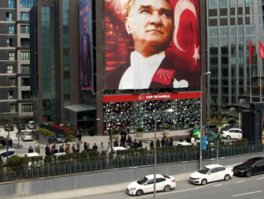 Özgür Çelik fotoğrafla paylaştı! CHP'den il binası kararı