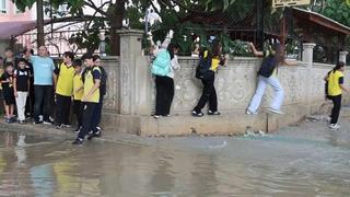 Adana Kozan’da fırtına ve yağmur etkili oldu