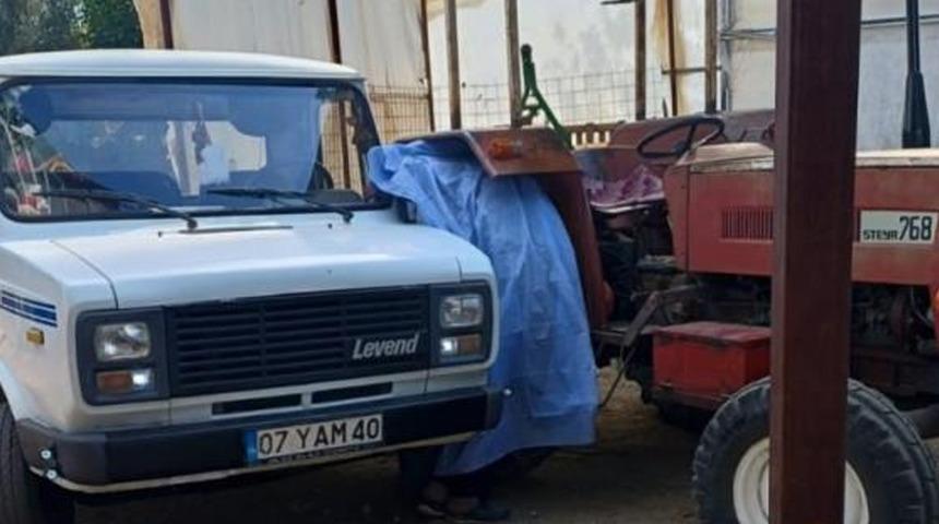 Kamyonet ile traktör arasına sıkışarak hayatını kaybetti