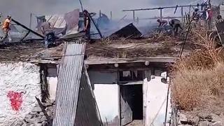 Sarıkamış’ta çıkan yangında 2 ev yandıSarıkamış’ta çıkan yangında 2 ev yandı