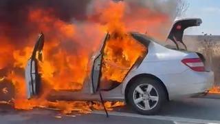 Edirne'de seyir halindeki otomobil alev alev yandı