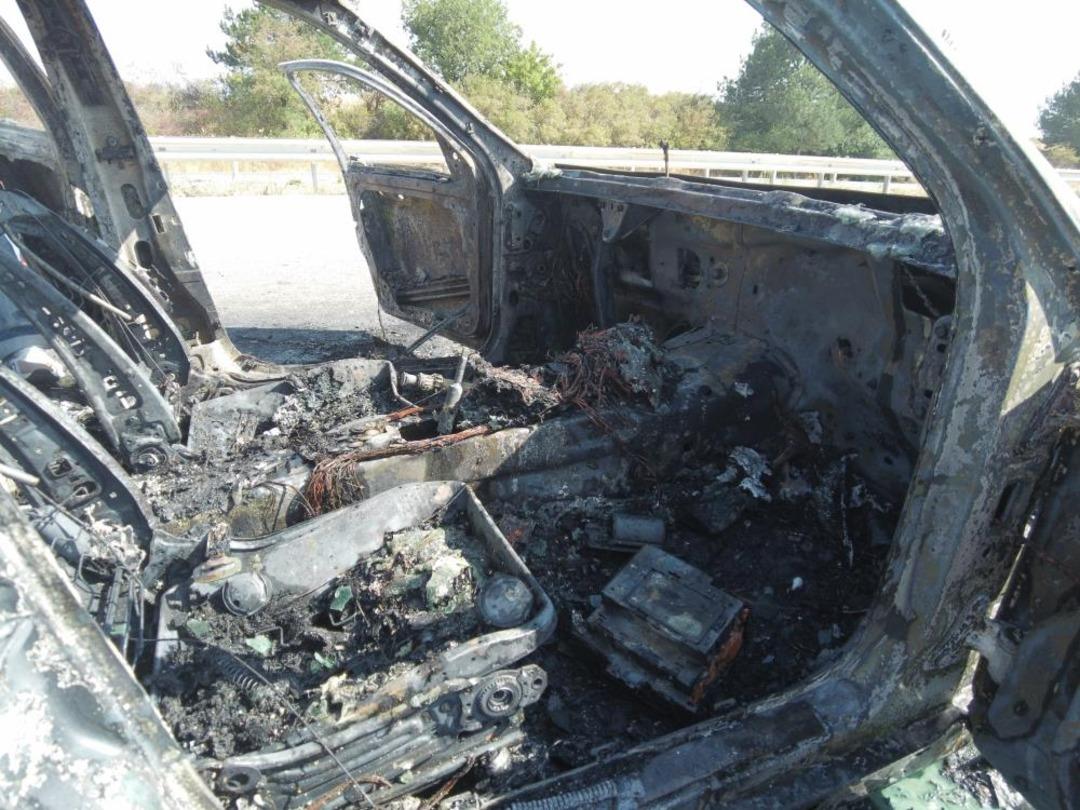 Edirne de seyir halindeki otomobil alev alev yandı 2