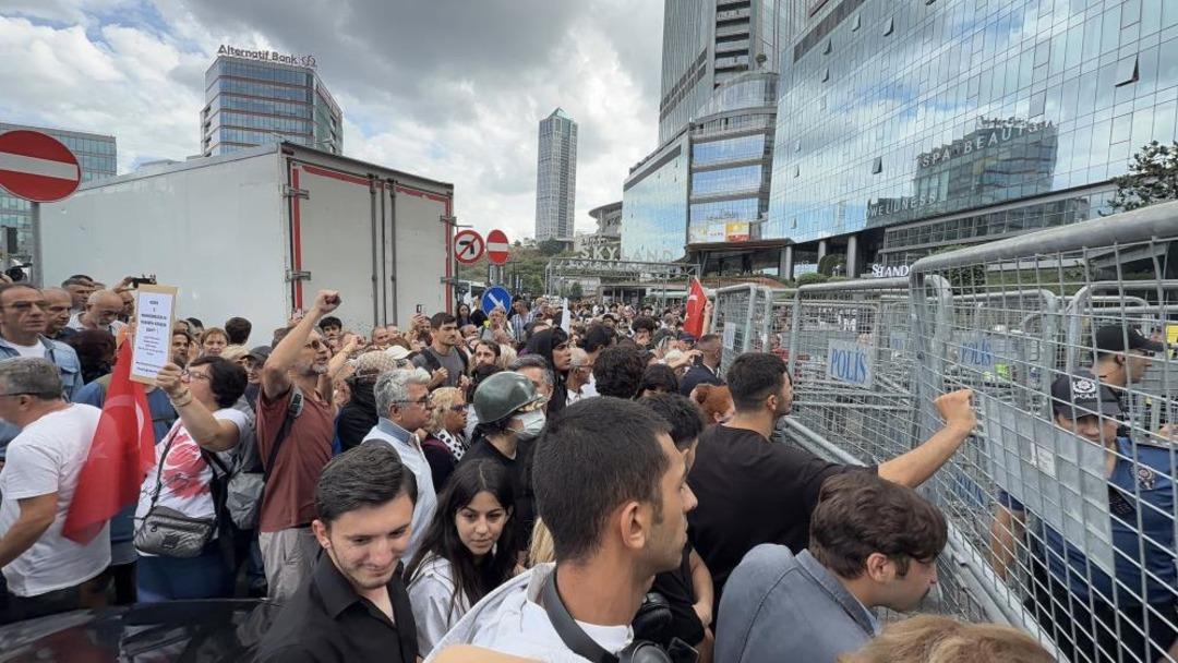 CHP nin il binasını taşıma hamlesine Gürsel Tekin den yanıt: "Yarın da bu binaya geleceğim, bu bina bizde yani" 2