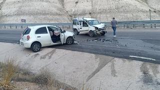 Sivas’ta iki araç kafa kafaya çarpıştı: 4 yaralı