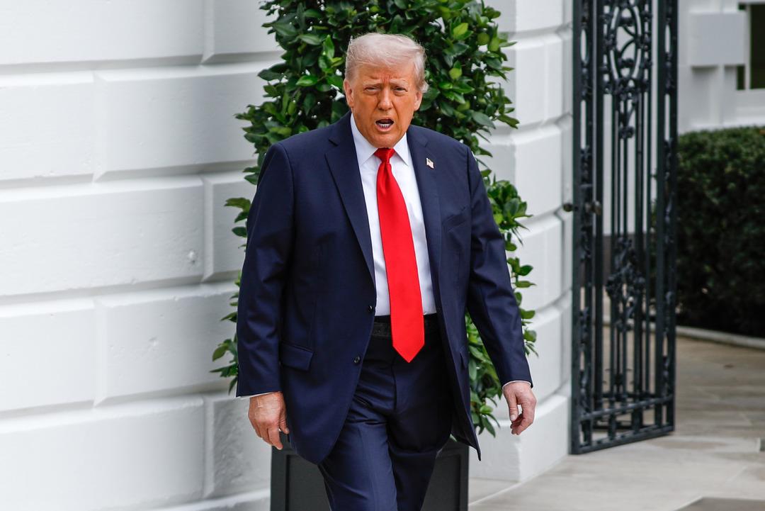 Donald Trump un müstehcen mektubu paylaşıldı! Çıplak kadın detayı... 1