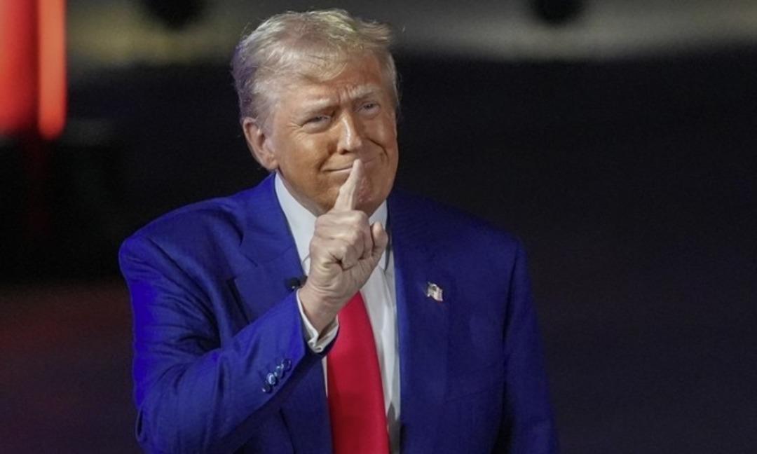 Donald Trump un müstehcen mektubu paylaşıldı! Çıplak kadın detayı... 2